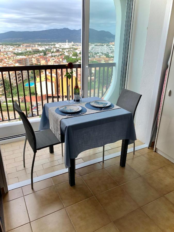 Bay View Empuriabrava Apartment Bagian luar foto