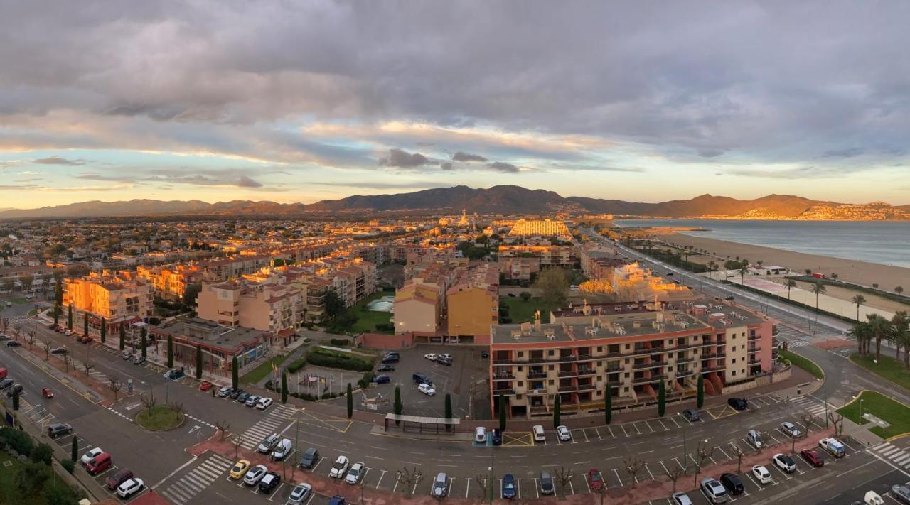 Bay View Empuriabrava Apartment Bagian luar foto